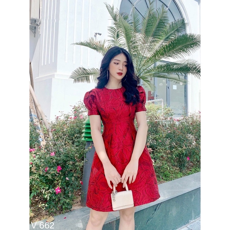 Váy hoa dập nổi