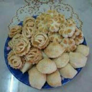 Bánh quay vạt, bánh khéo nhân dừa, khóm, đậu xanh.