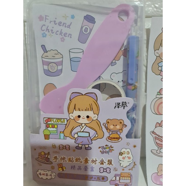 HỘP NHỰA 10 TỜ STICKER LỚN KÈM BÚT DAO CẮT STICKER CHUYÊN DỤNG VÀ 1 CÂY MIẾT STICKER, 2 CUỘN WASHITAPE  MÃ SZ45-05