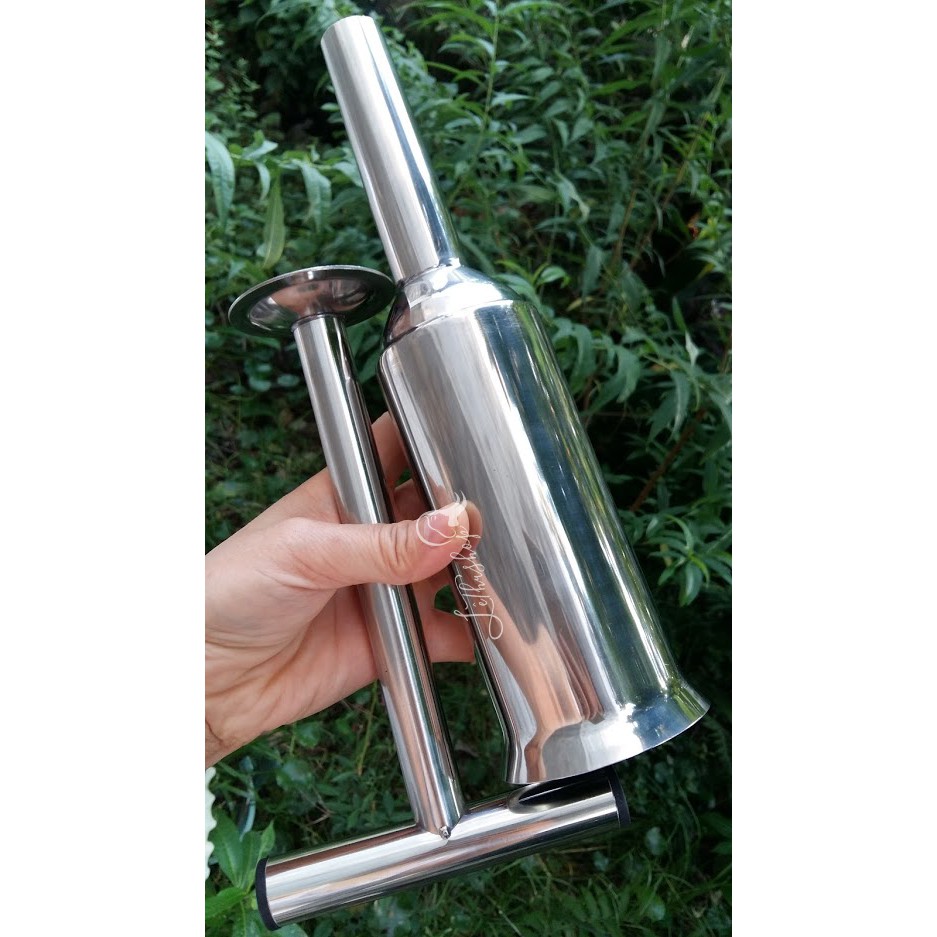 Dụng cụ nhồi xúc xích, lạp xưởng bằng thép không gỉ.
