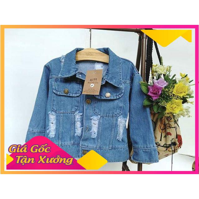 Áo khoác jean mẫu rách lưng in số 68 cho bé siêu sành điệu