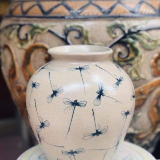 Lọ hoa men rạn vẽ chuồn