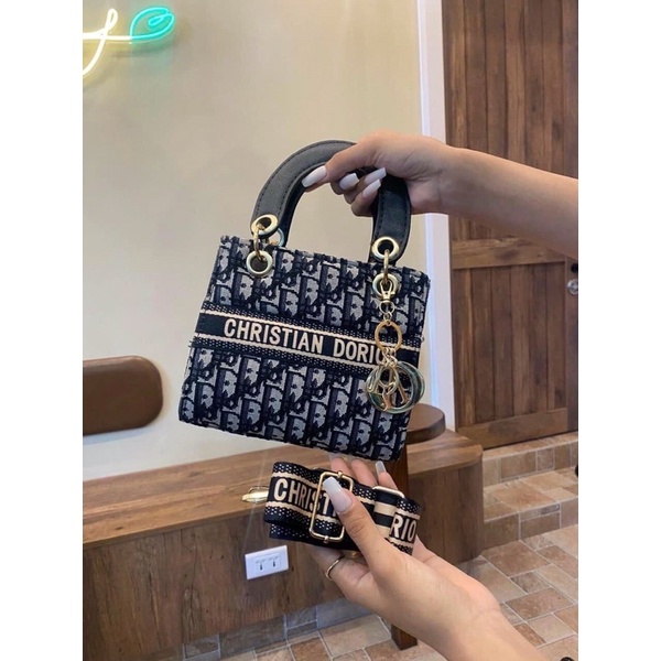 Túi hộp vuông khoá chùm dây thô cẩm thời trang mới 2022