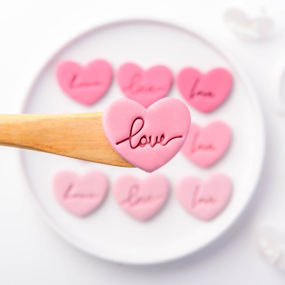 Khuôn Nhựa Cắt Bánh Trang Trí Hình Trái Tim Cho Ngày Valentine