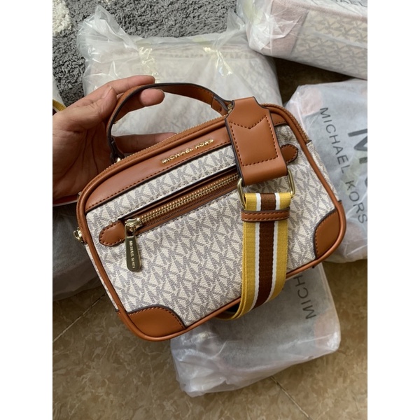 Túi Mk đeo chéo dáng hộp đẹp 2 màu