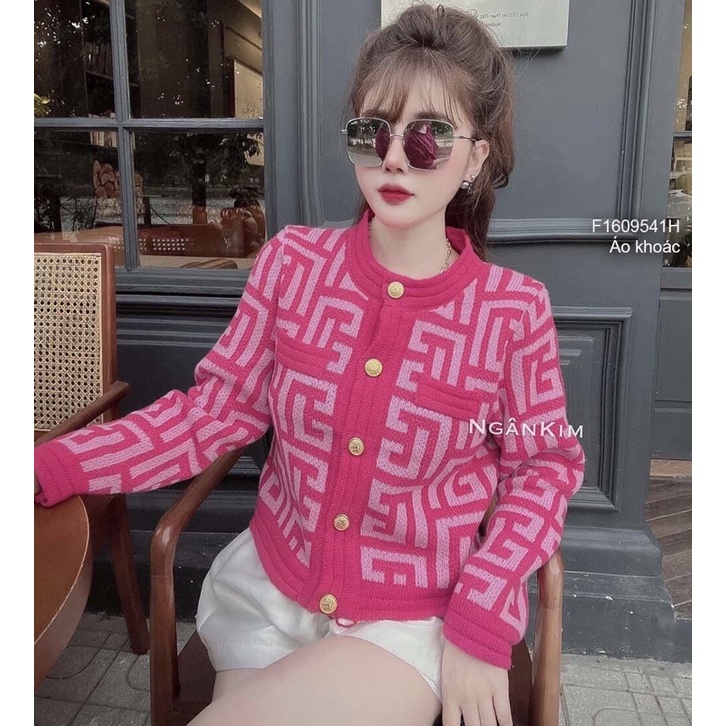 Áo khoác len cổ tròn dài tay họa tiết nút vàng TT1609
