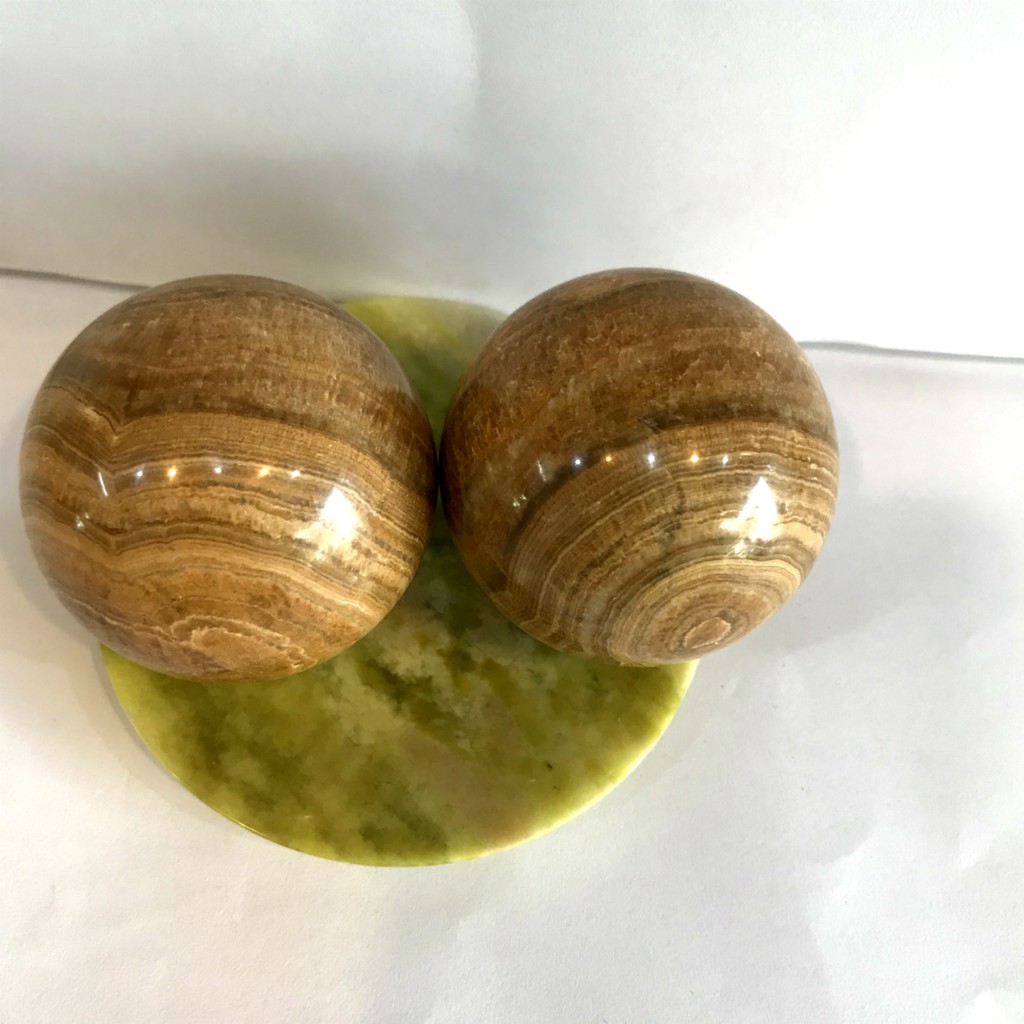 Bi đá lăn tay tự nhiên màu vàng vân gỗ dòng can xit cho bàn tay khỏe mạnh đường kính 3.5 đến 5 cm