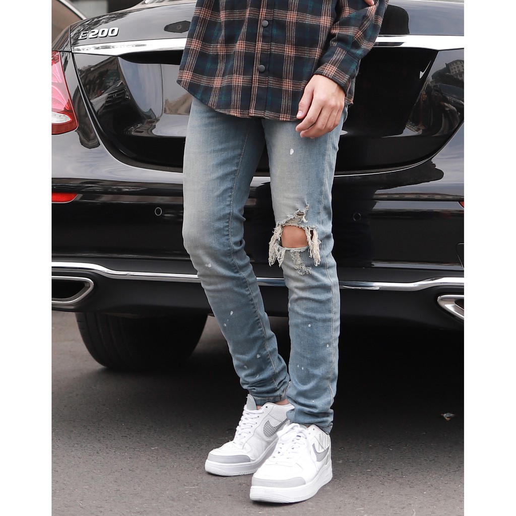 QUẦN SKINNY JEANS RÁCH GỐI MÀU XANH WITH PAINT FLECKS