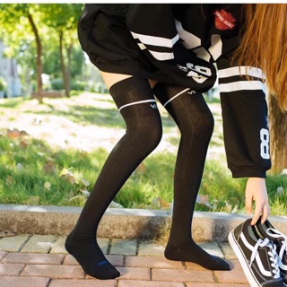 Tất Vớ Dài Qua Gối Sọc Trắng VeTem