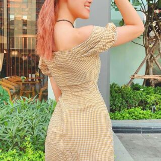 Đầm ôm trễ vai kẻ vàng v2