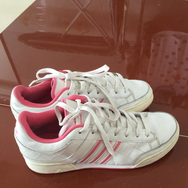 Giày adidas