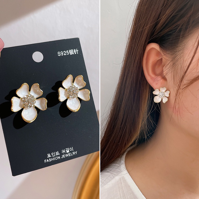 Bông Tai Mạ Bạc 925 Hình Hoa Trà Đính Ngọc Trai Phong Cách Retro