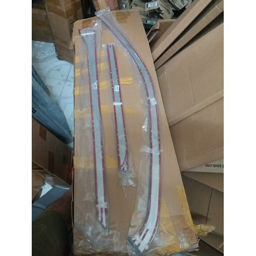 Nẹp cong kính xe Toyota Fortuner 2017