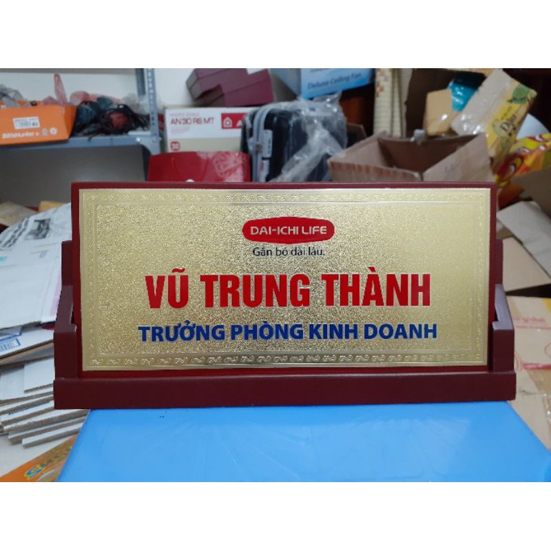 Biển chức danh, bảng tên để bàn, kệ tên để bàn đồng tam giác