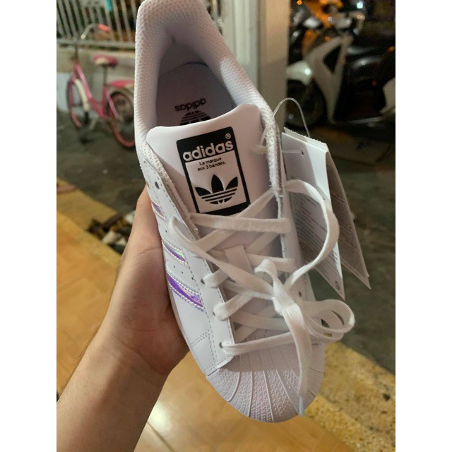 (Video cận cảnh) Giày thể thao sneaker superstar sọc hologram