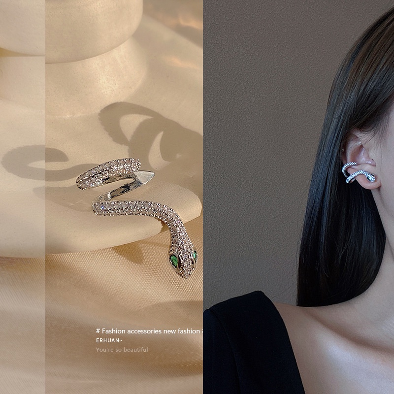 Bông tai cá tính thời trang 2021 dành cho nữ