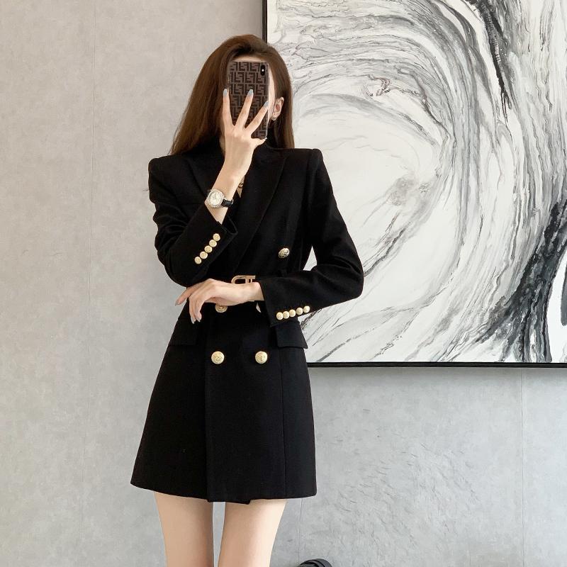 Đầm đen cổ bẻ dáng ôm thời trang nữ tính