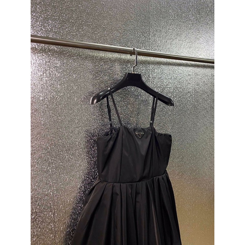 Váy quây Prada hàng cao cấp thiết kế 2 dây có khóa kéo phía sau siêu đẹp