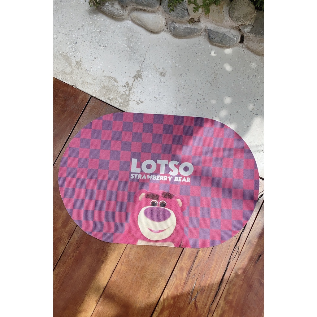 Thảm lau chân chất nỉ lì, thấm hút nưóc size 40*60 cm, họa tiết gấu dâu đáng yêu.