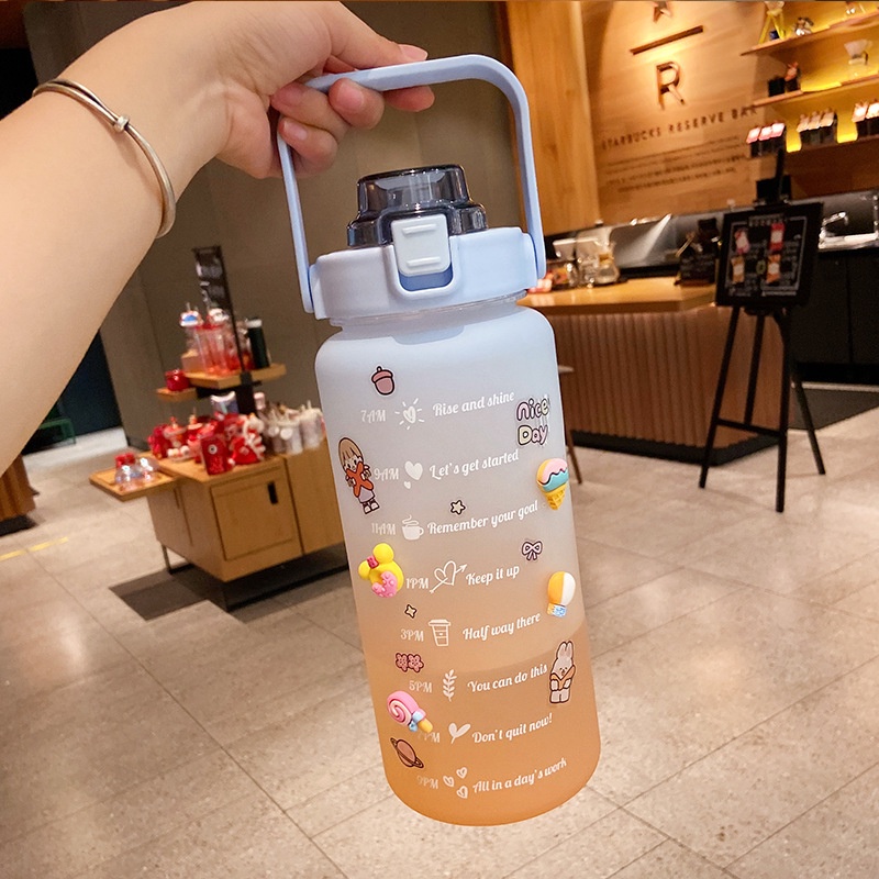 Bình nước 2l tặng sticker có vạch báo chia giờ uống nước, có ống hút,  nhỏ gọn có thể mang đi nhiều nơi - K1312