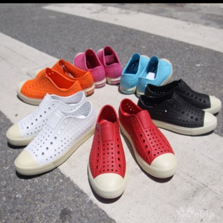 Giầy native đi biển