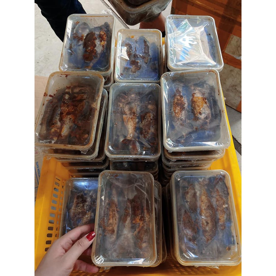 cá mòi kho chuối xanhthơm ngon tươi mớiDTFoods(CHUYÊN SỈ)