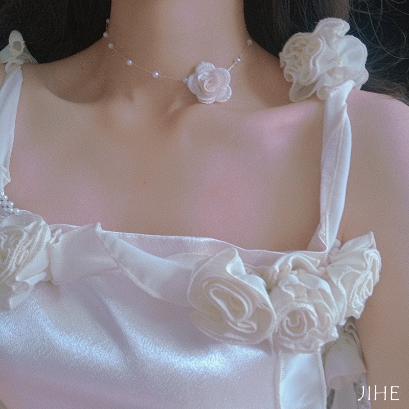 Vòng Cổ Choker Đính Hoa Hồng Và Ngọc Trai Thời Trang