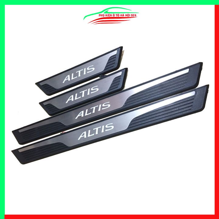 Bộ 4 nẹp bước chân ngoài có đèn Altis 2014-2021 chống trầy làm đẹp ô tô