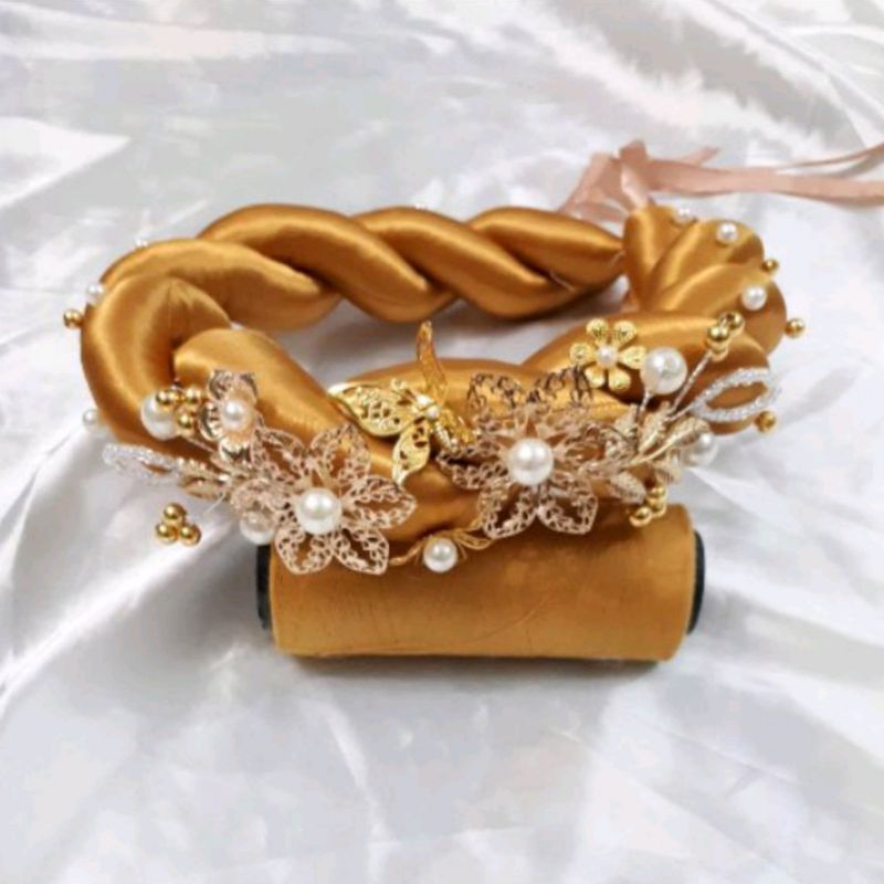 Mấn cô dâu đội áo dài