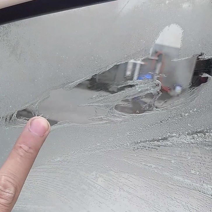 Dung dịch tẩy keo dán Film cách nhiệt cũ cho xe ô tô - dung tích 500ml - kèm vòi xịt và gạt nhựa