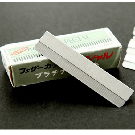 Hộp 10 Dao Cạo Lông Mày Siêu Sắc