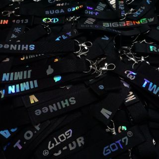Nametag hologram móc khóa shinee, super junior, got7, twice, snsd, blackpink, red velvet, ikon, winner, monsta x