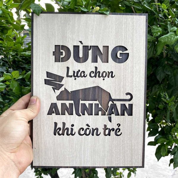 Tranh gỗ decor truyền cảm hứng "Đừng lựa chọn an nhàn khi còn trẻ"