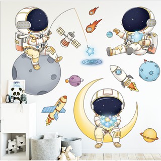 Decal dán tường mẫu : Bé khám phá vũ trụ