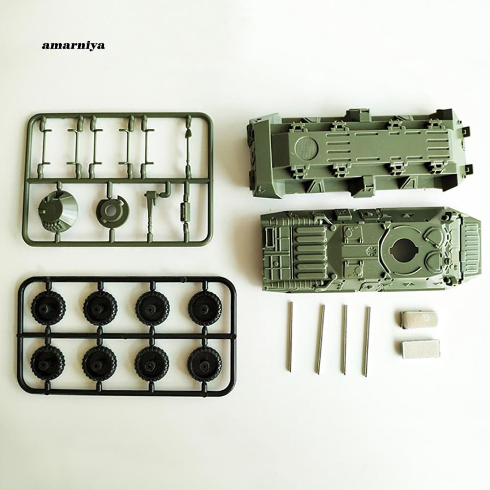 Bộ 2 mô hình lắp ráp xe tải M35 và xe bọc thép BTR-80 tỉ lệ 1:72