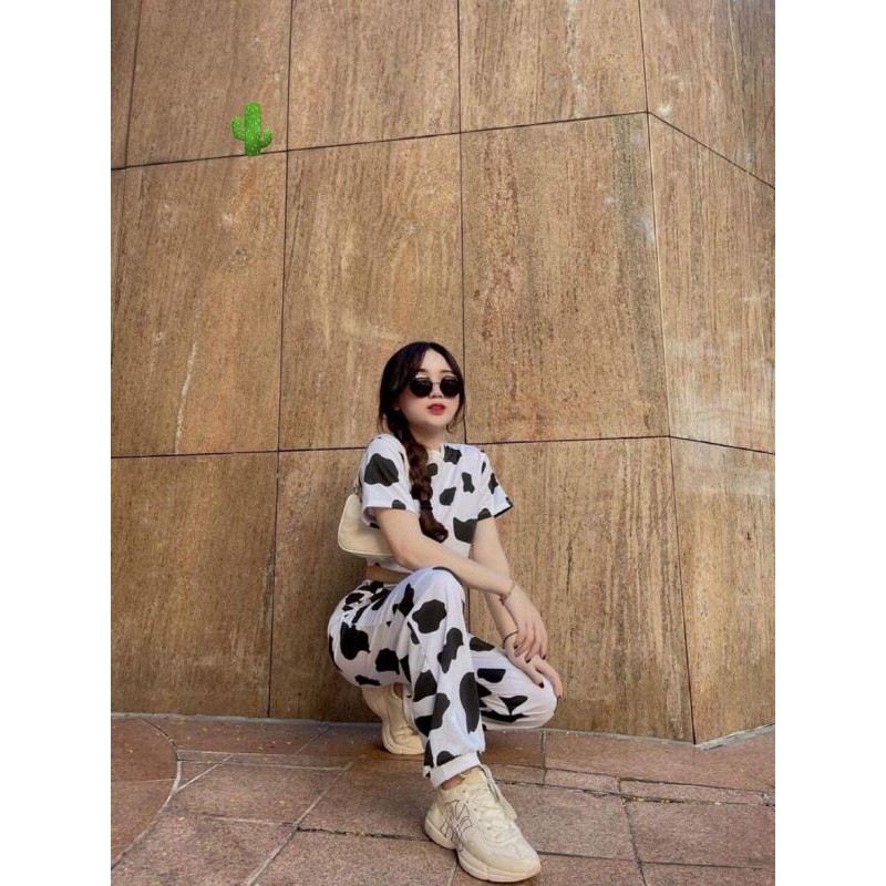 Set Bộ  Áo Croptop Bò Sữa Và Quần Jogger New HOT TREND