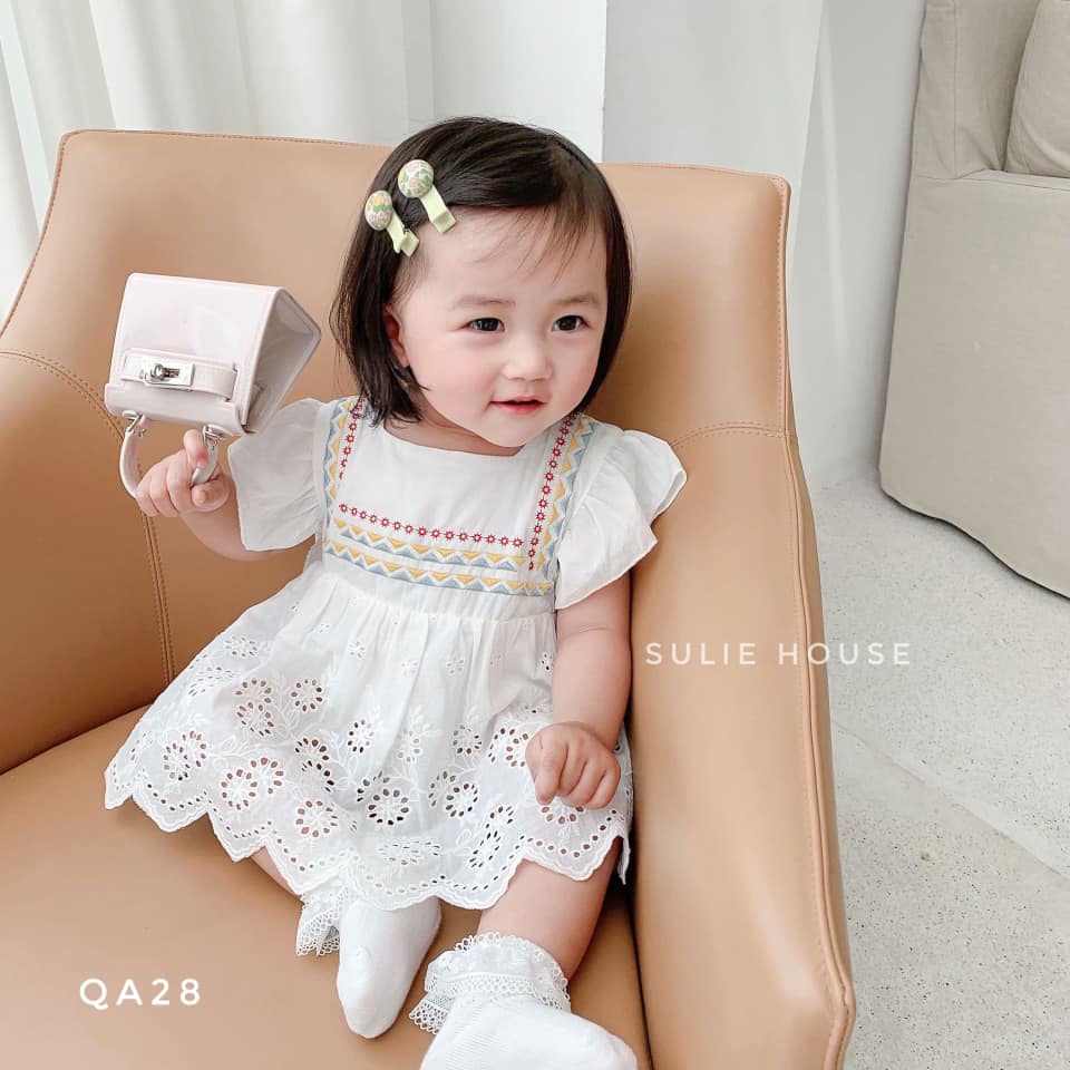 Váy trắng cộc tay ren lỗ thêu - QA28