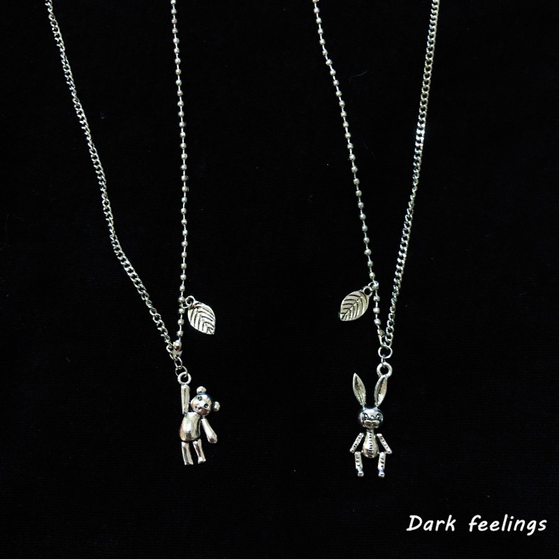 Dây Chuyền Mặt Tròn Khắc Hình Gấu Và Thỏ 133972dark