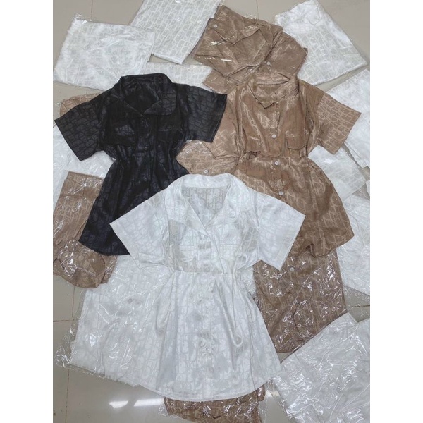 Áo sơ mi lụa gấm mềm hoạ tiết LV, áo có 2 túi trước siêu xinh