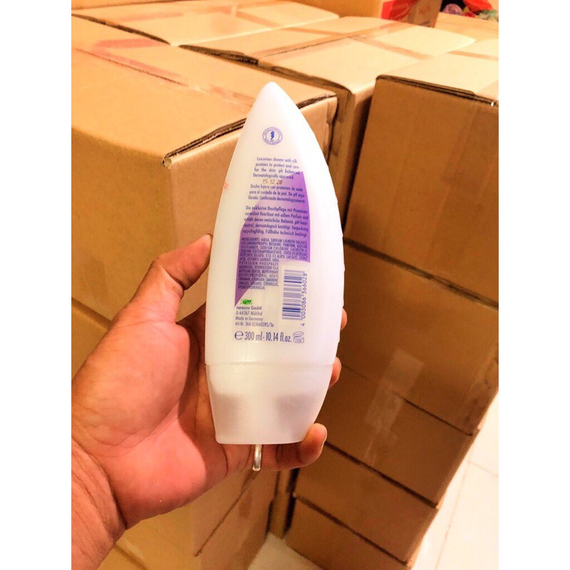 sữa tắm cá ngựa đức chuẩn 300ml 2 màu chọn ngẫu nhiên | BigBuy360 - bigbuy360.vn