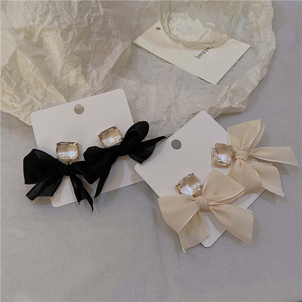 Khuyên Tai Nữ Trang Tạo Hình Độc Đáo