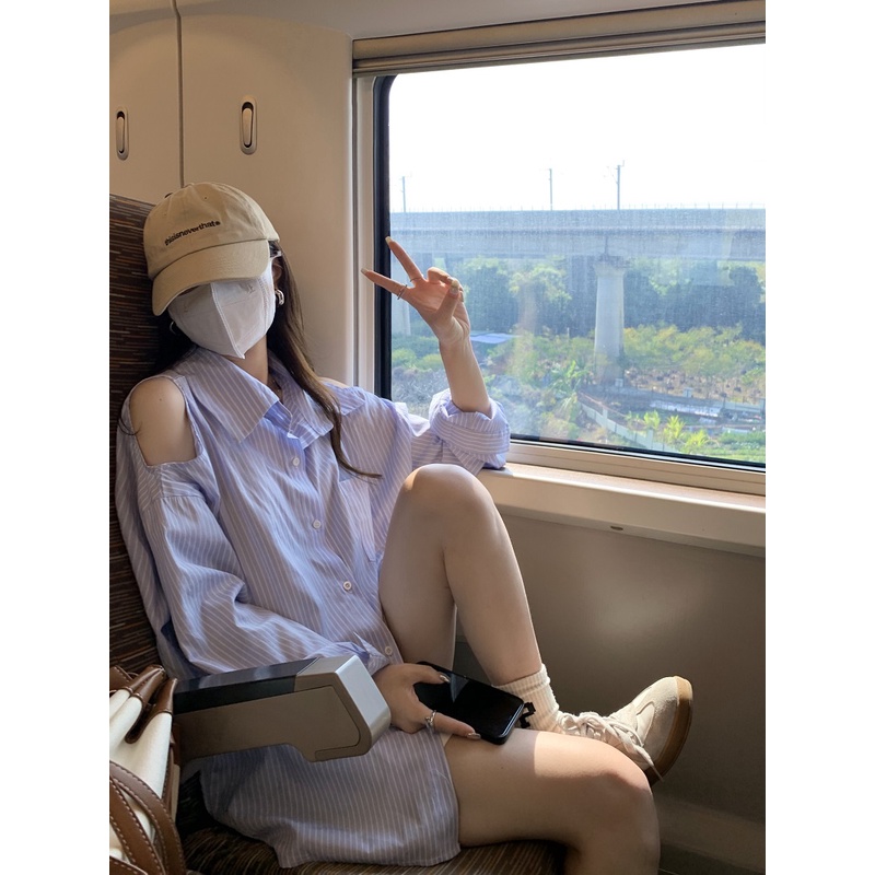 Áo Sơ Mi Dài Tay Hở Vai Họa Tiết Kẻ Sọc Phong Cách Hàn Quốc Mới Cho Nữ