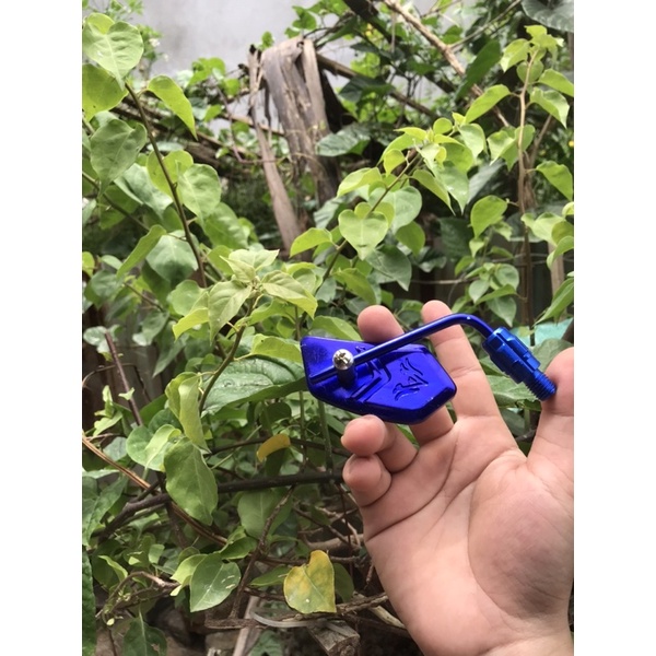 Gương nhí dạng gương lá mỏng mặt trắng gắn các dòng xe