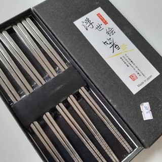 Set 5 đôi đũa Inox màu bạc Nhật bản, Inox đặc ruột thiết kế như đũa gỗ.