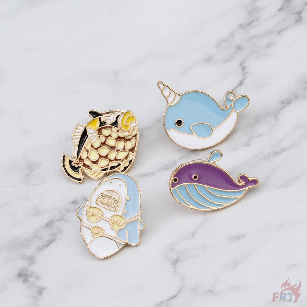 Cài áo bằng kim loại hình cá heo