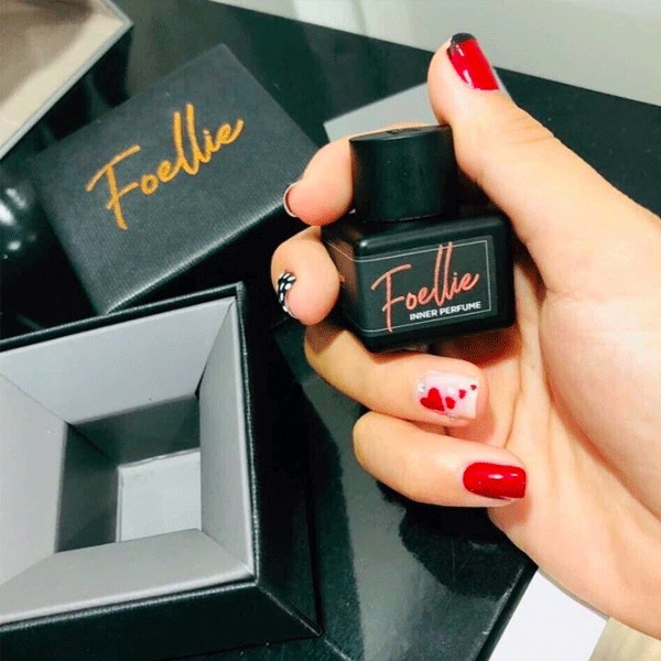 Nước hoa vùng kín Foellie màu đen