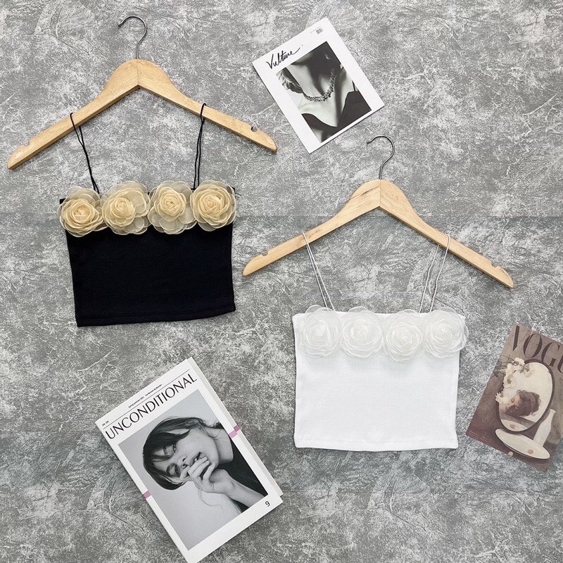Áo croptop hai dây đính hoa hồng phong cách tiểu thư sang trọng