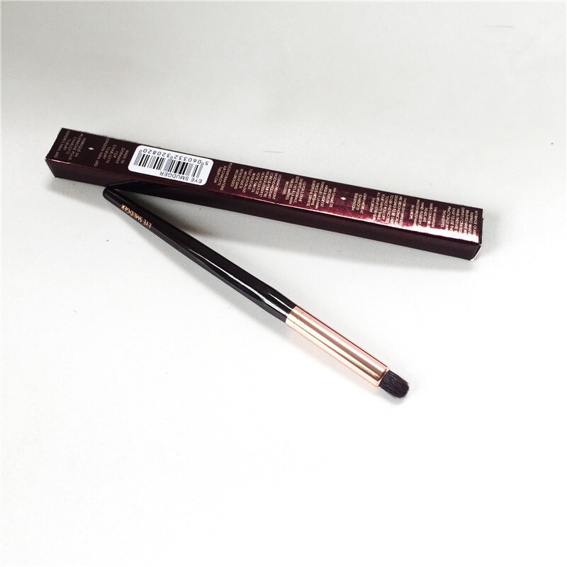 Cọ Trang Điểm Charlotte Tilbury Eye Smudger (Đánh Hốc Mắt)