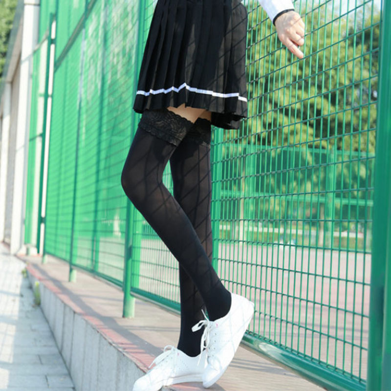 Vớ cổ cao trên đùi phối ren hoa xinh xắn cho nữ