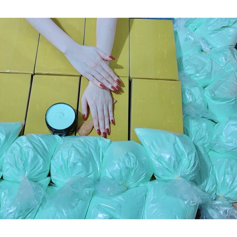 KEM BODY SÂM THÁI TRẮNG NHANH 300Gram Kem Kích Trắng Lotion Dành Riêng Cho Da Đen Chai Lì